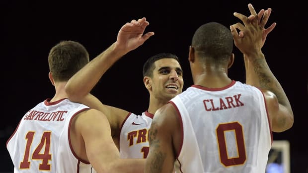 Million Dollar Walk-On: USC's Sam Dhillon balances basketball, investment firm, pre-med curriculum